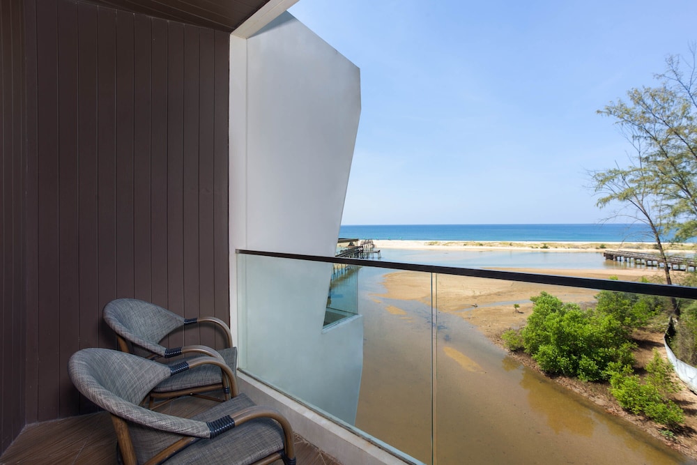 Deluxe Seaview (Modern Style) - Photo 9