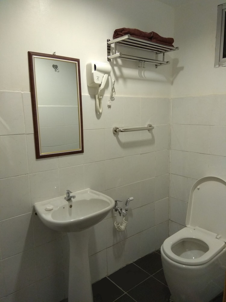 Standard Room, 1 Queen Bed, Non Smoking photo 3