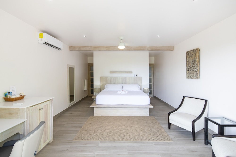 Room, 1 King Bed, Pool View photo 1