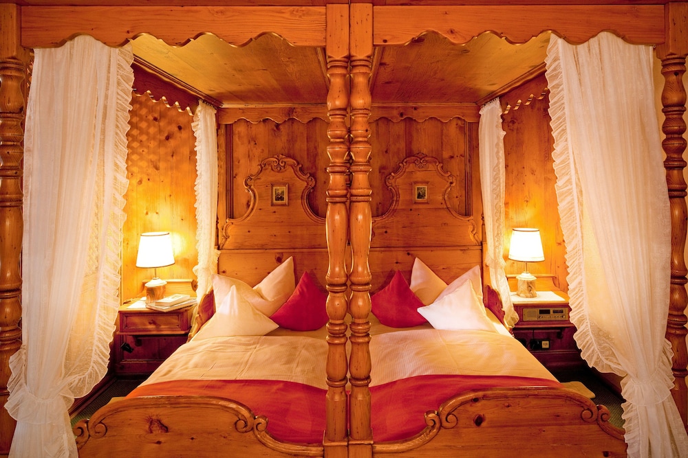 Junior Room, 1 Queen Bed, Mountain View, Garden Area photo 1