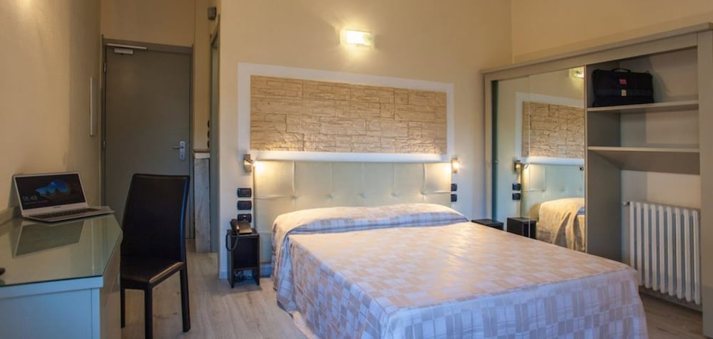 Deluxe Double Room, Hill View - Photo 1