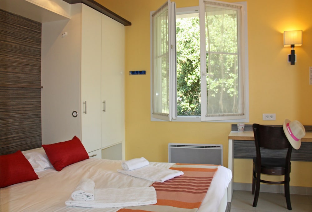 Double Room - Photo 3