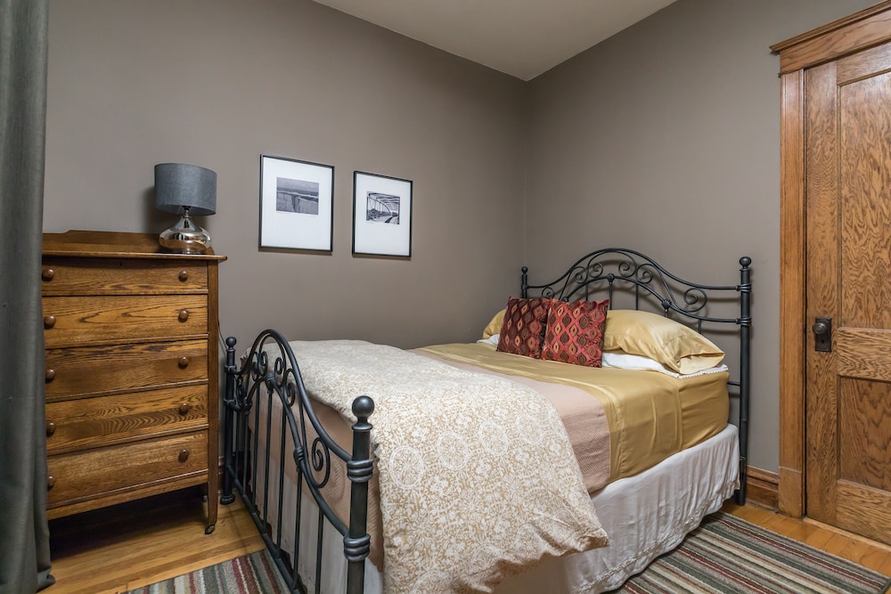 Classic Apartment, 3 Bedrooms, Garden Area