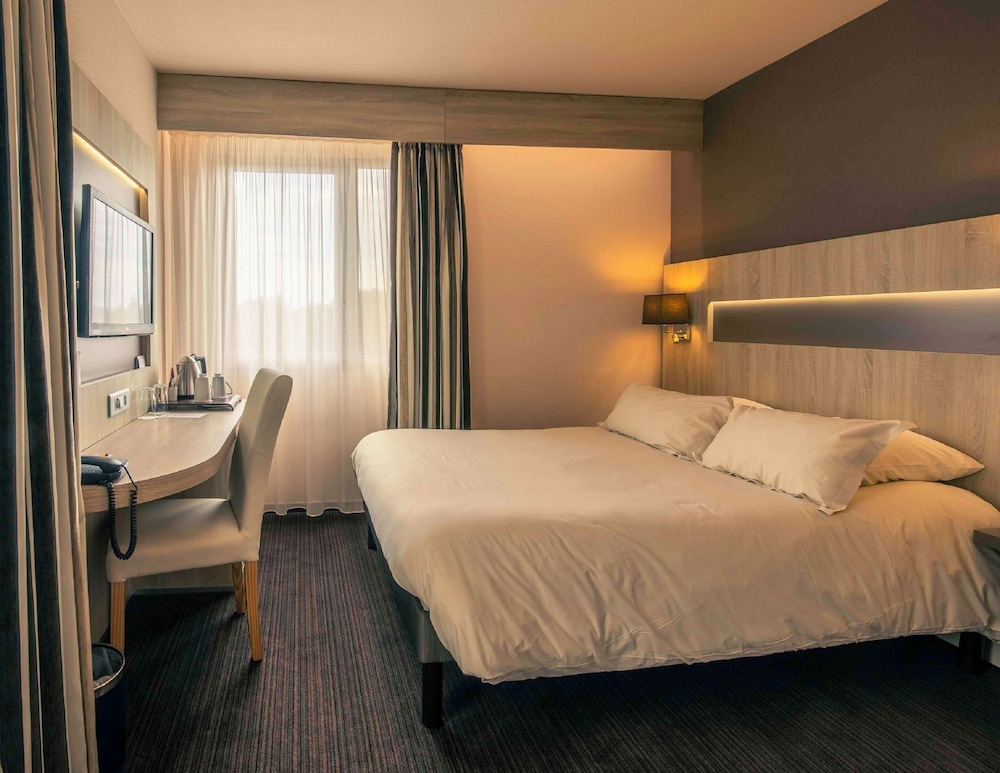 Standard Room, Multiple Beds, Non Smoking - Photo 6