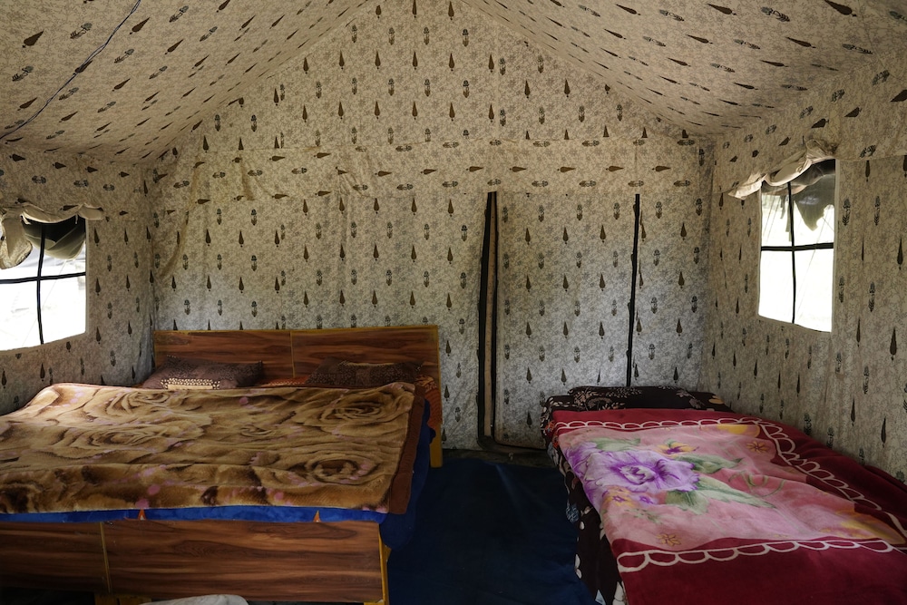 Deluxe Tent photo 2