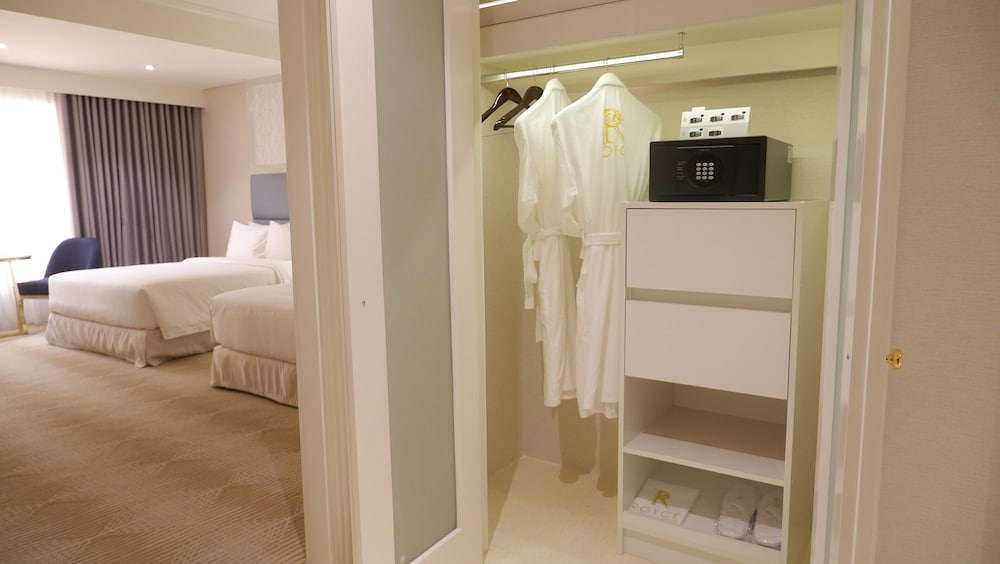 Premium Twin Room - Premium Tower photo 2