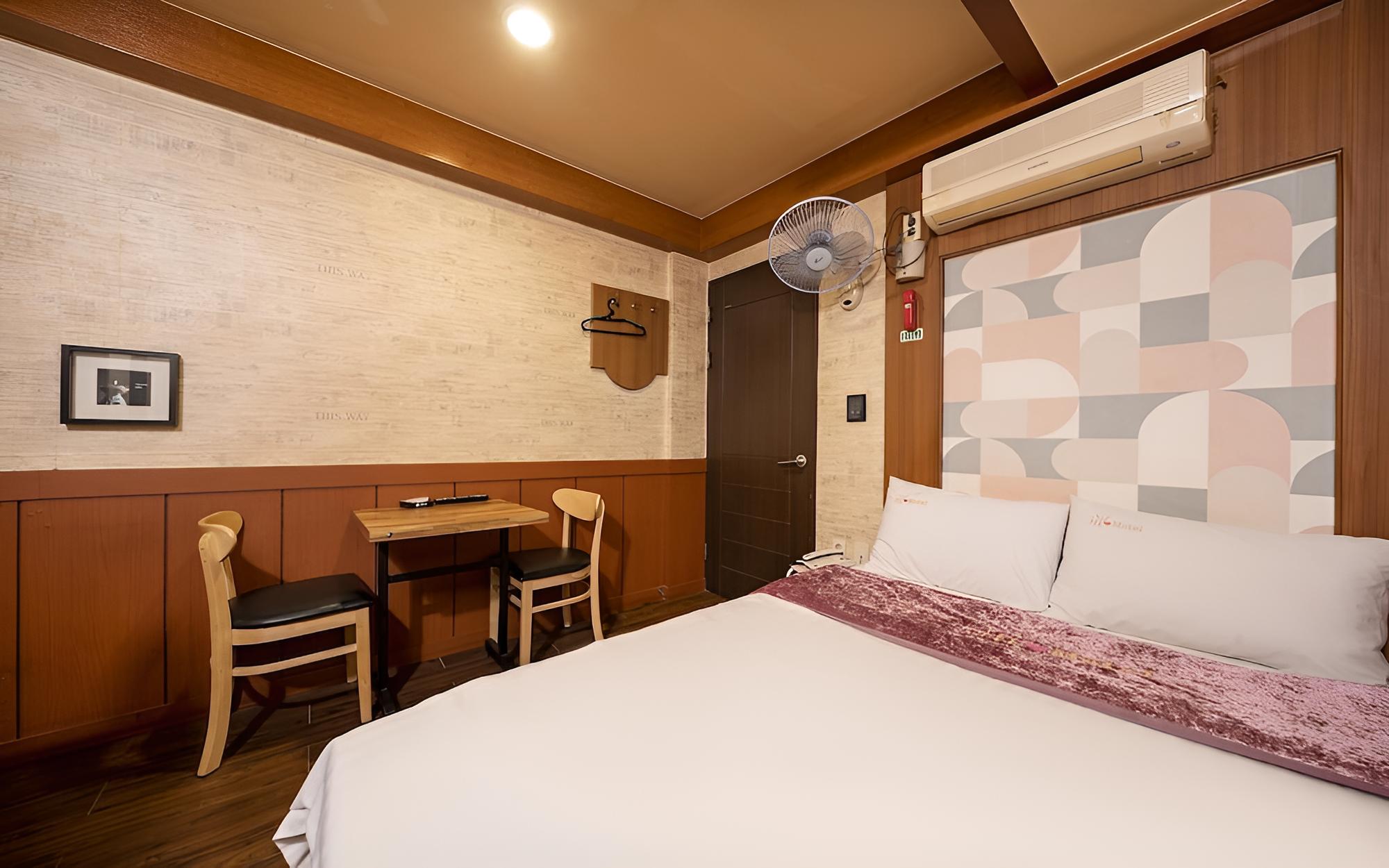Room (Standard Room) - Photo 15
