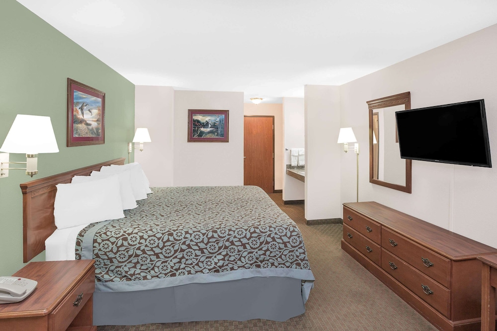 Standard Room, 1 King Bed, Smoking photo 2