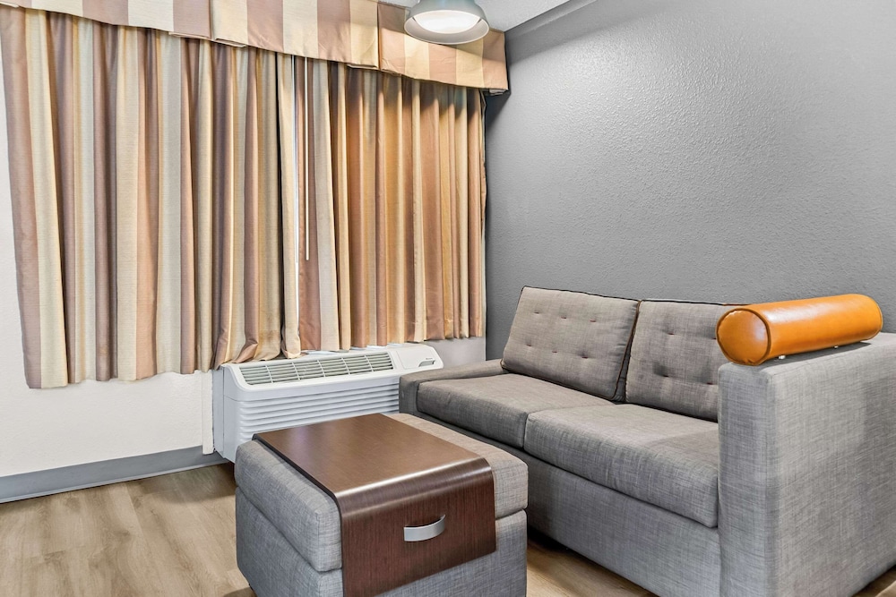 Standard Room, 1 King Bed, Non Smoking - Photo 2