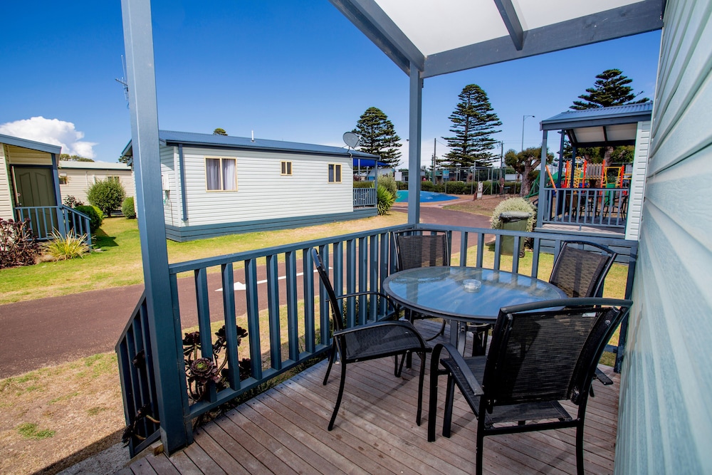 2 Bedroom Cabin - Curlew photo 2