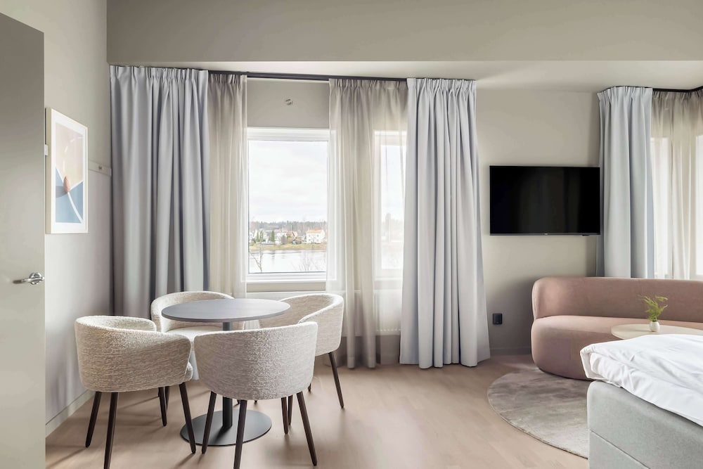 Junior Suite, Multiple Beds, Non Smoking - Photo 6
