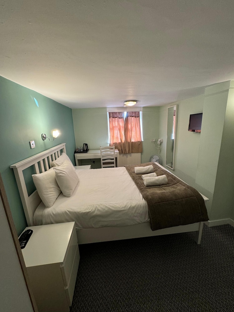 Basic Double Room, 1 Double Bed photo 2
