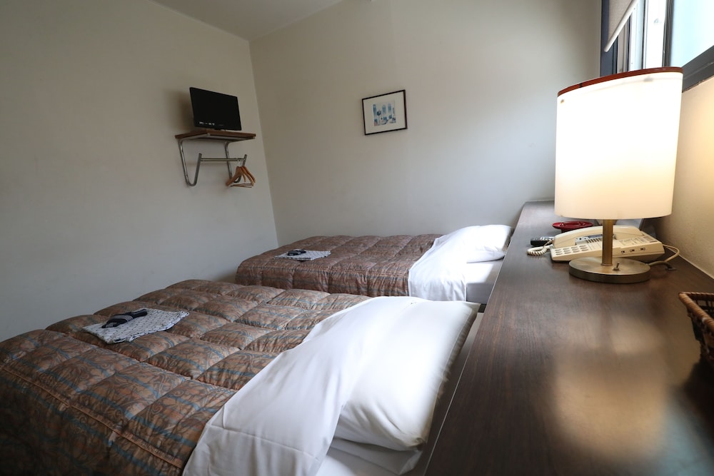 Twin Room - Photo 4