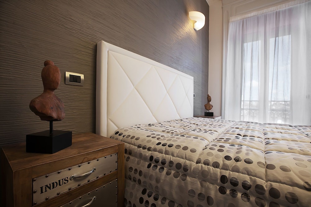 Suite (Vintage ) photo 2