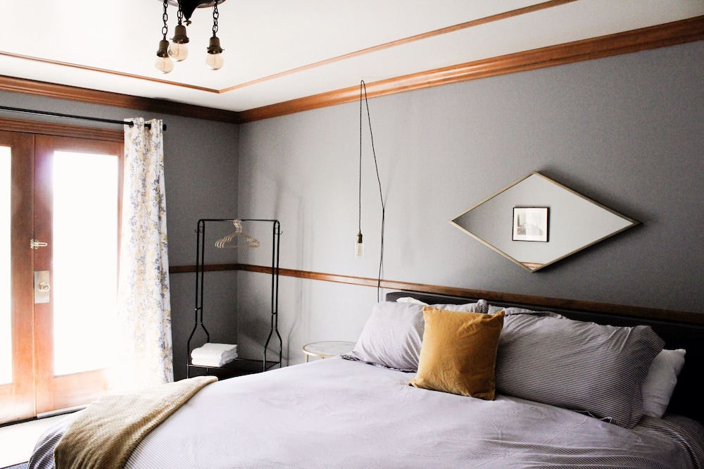 Standard Room, 1 King Bed photo 1
