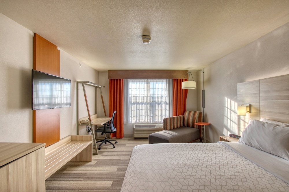 Standard Room, 1 King Bed - Photo 7