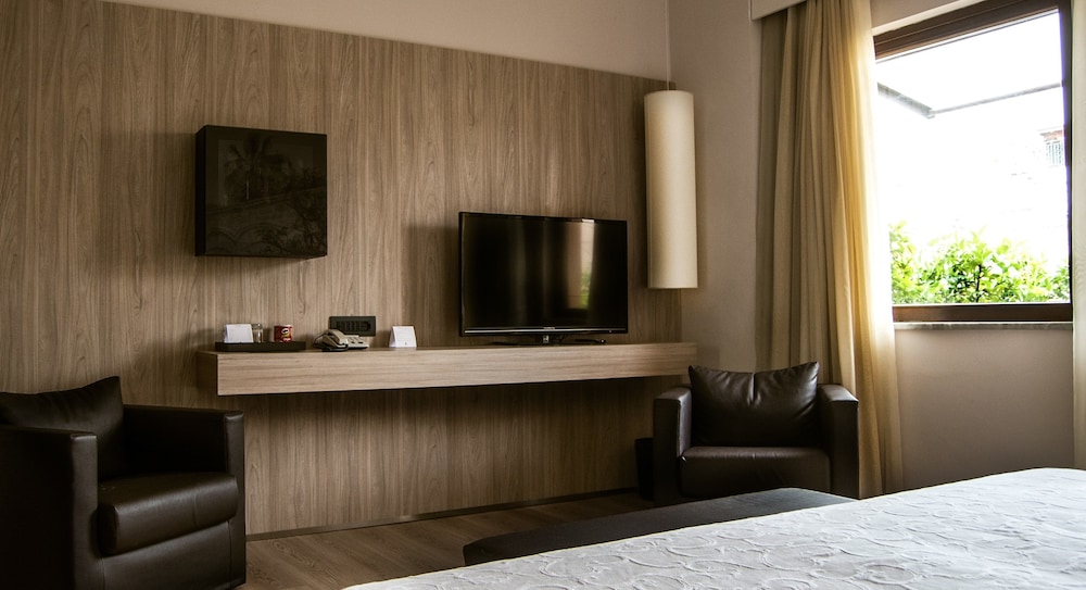Deluxe Double or Twin Room - Photo 6