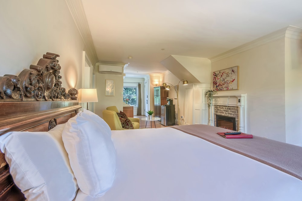 Lady Margaret's Room - Photo 10