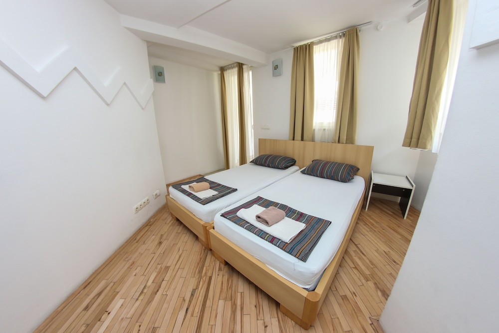 Basic Apartment photo 3