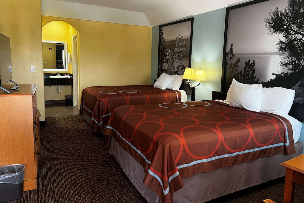 Standard Room, 2 Queen Beds - Photo 3