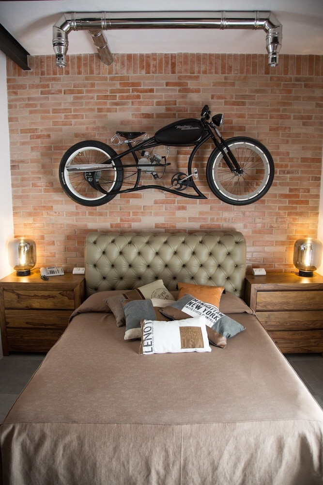 Superior Room, 1 Queen Bed photo 3