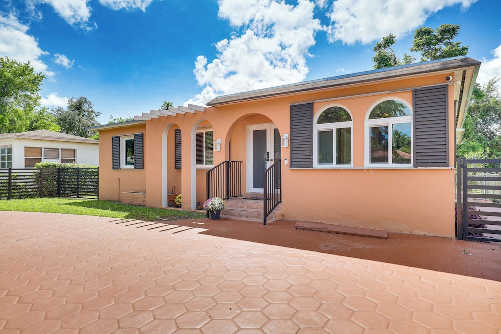 House (4 Bedrooms) photo 2
