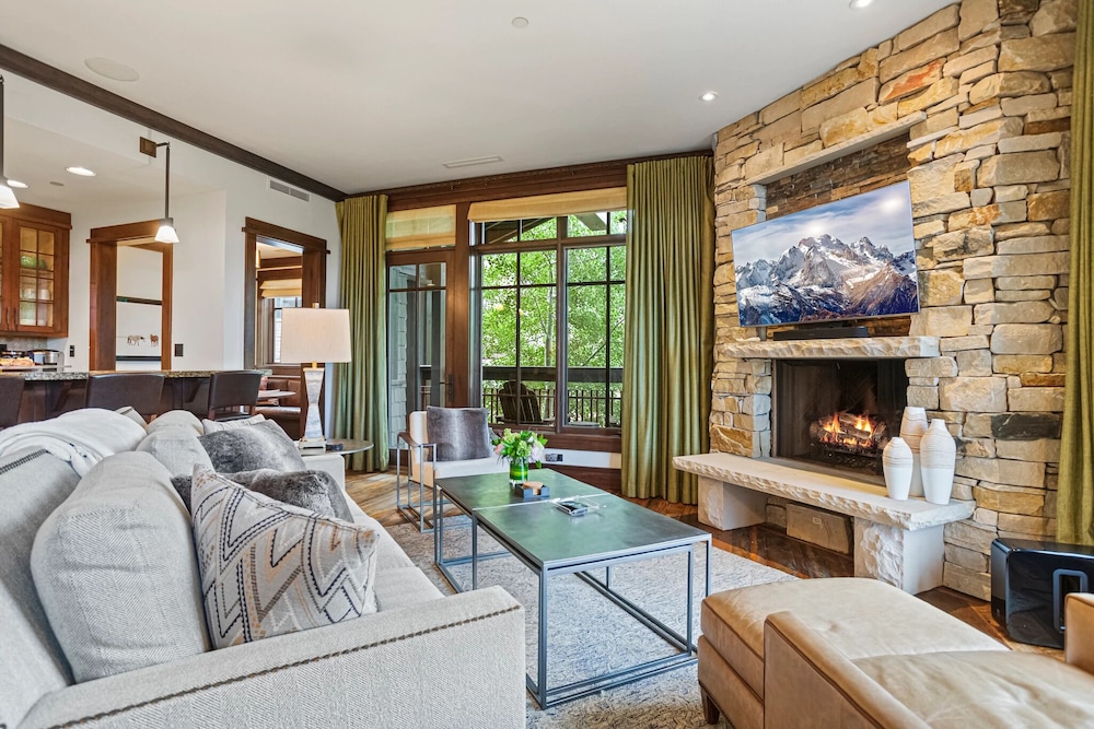 Condo, 3 Bedrooms