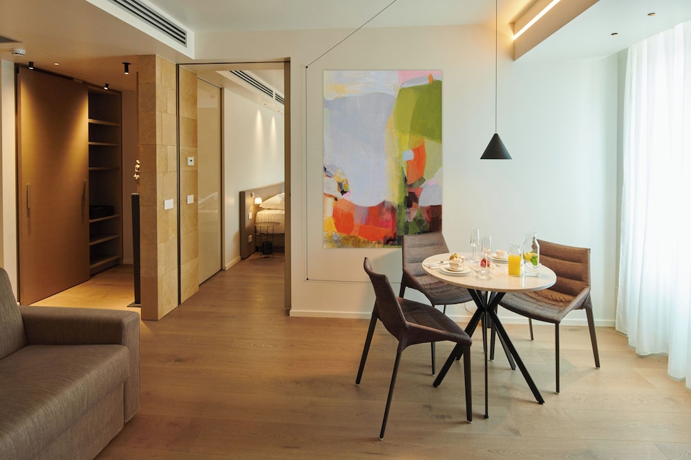 Exclusive Suite - Photo 1