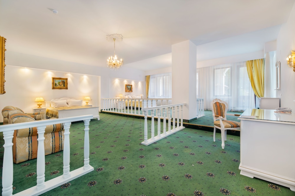 Executive Double or Twin Room, 2 Queen Beds, Balcony photo 3