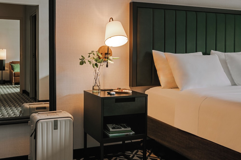 Deluxe Room, 1 King Bed With Sofa Bed