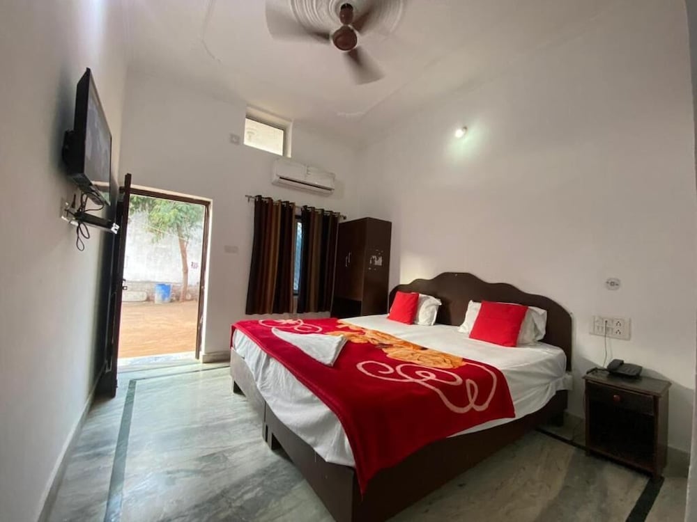 Deluxe Double or Twin Room, City View photo 3