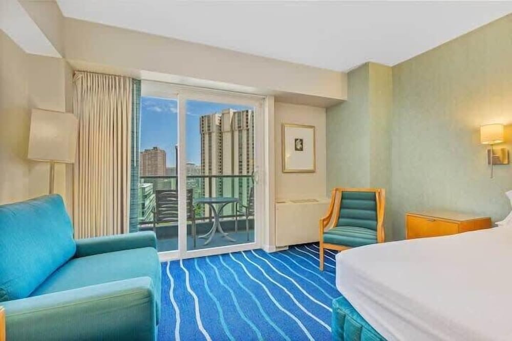Stunning Ala Moana 25th FL in Honolulu photo 1