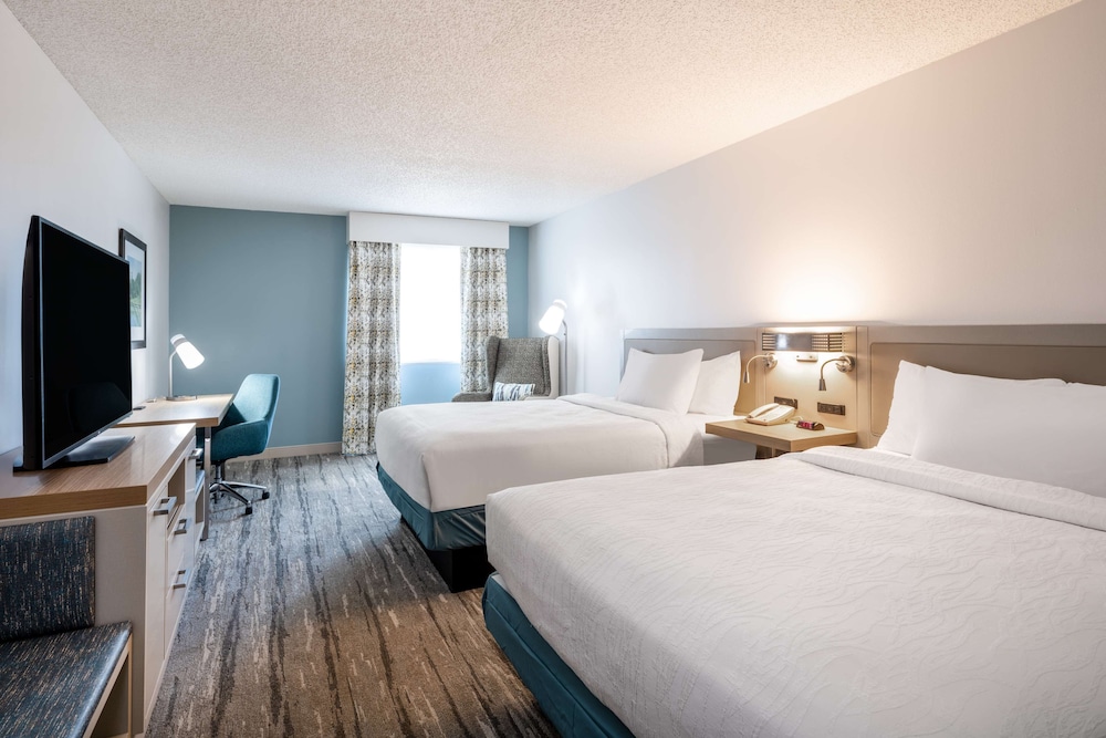Suite, 2 Queen Beds, Accessible (Roll-In Shower) photo 3