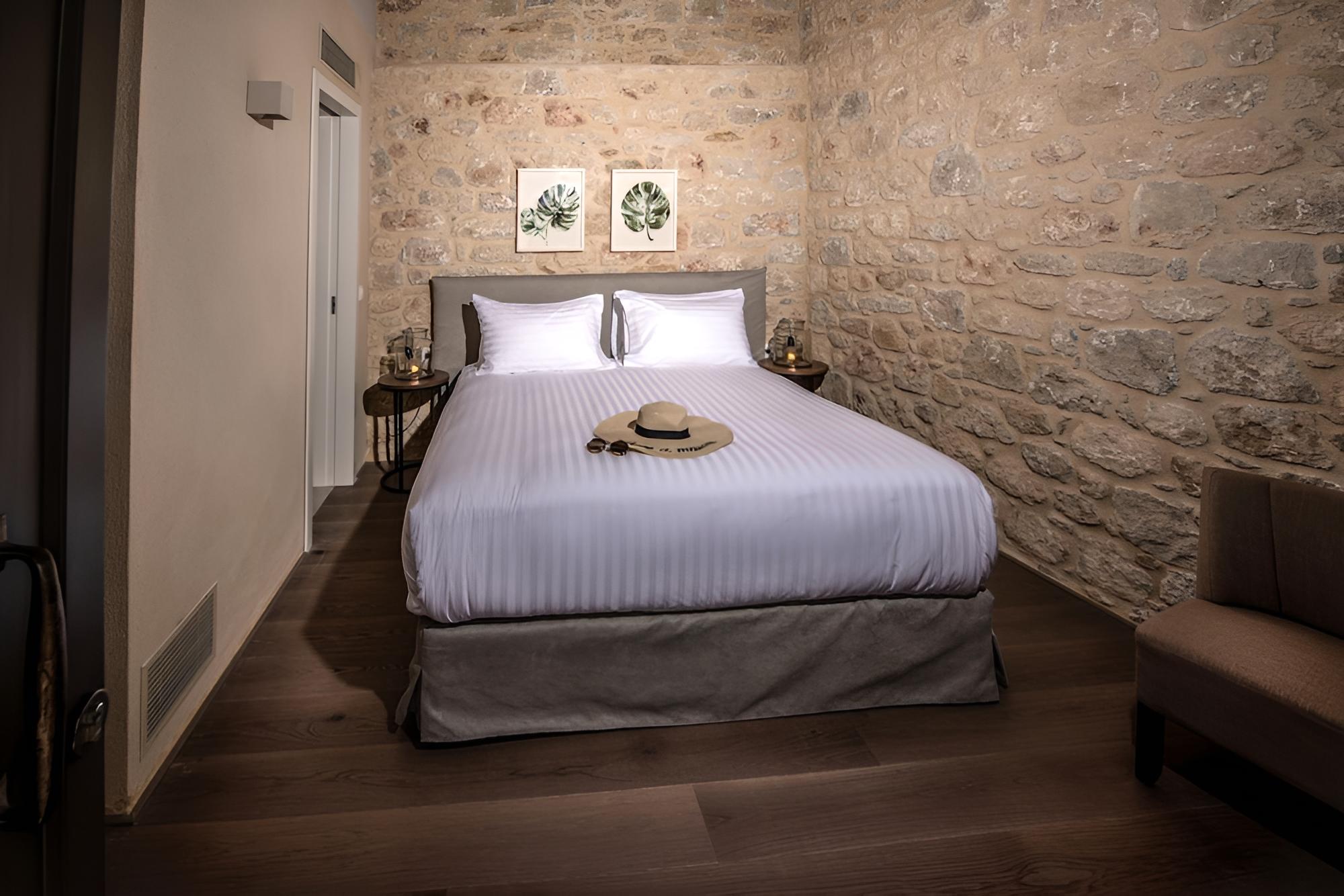 Deluxe Room, 1 Queen Bed, Non Smoking photo 3