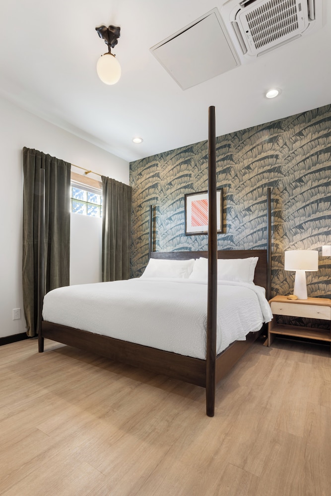 Standard Room, 1 King Bed, Accessible photo 1