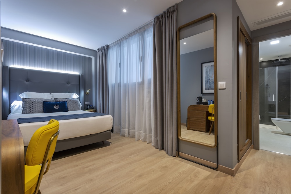 Single Room (Interior)