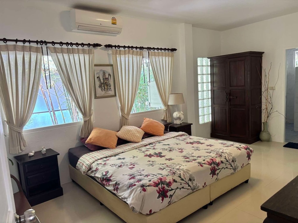Deluxe Room, 1 King Bed - Photo 5