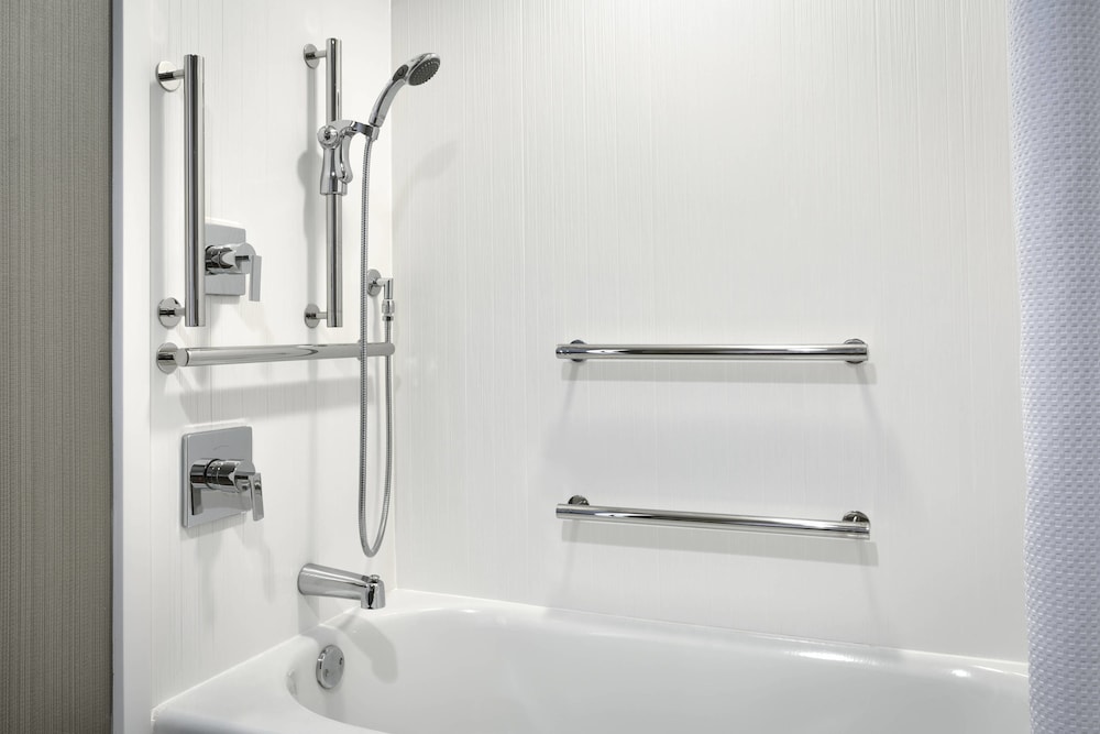 Standard Room, 1 King Bed (Mobility Accessible, Tub) - Photo 5