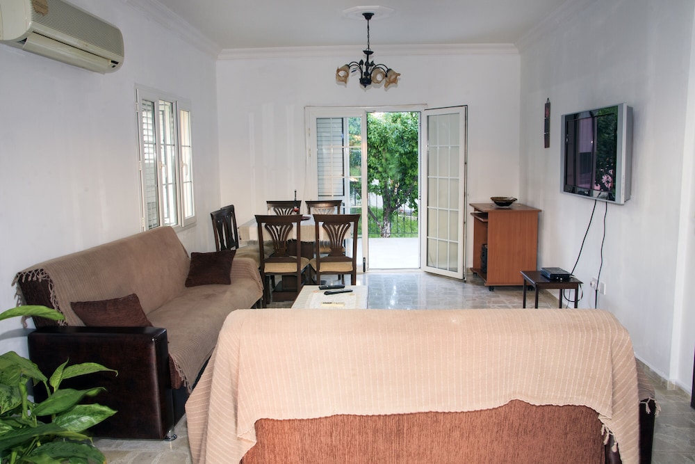 House, 3 Bedrooms, Sea View, Sea Facing photo 3