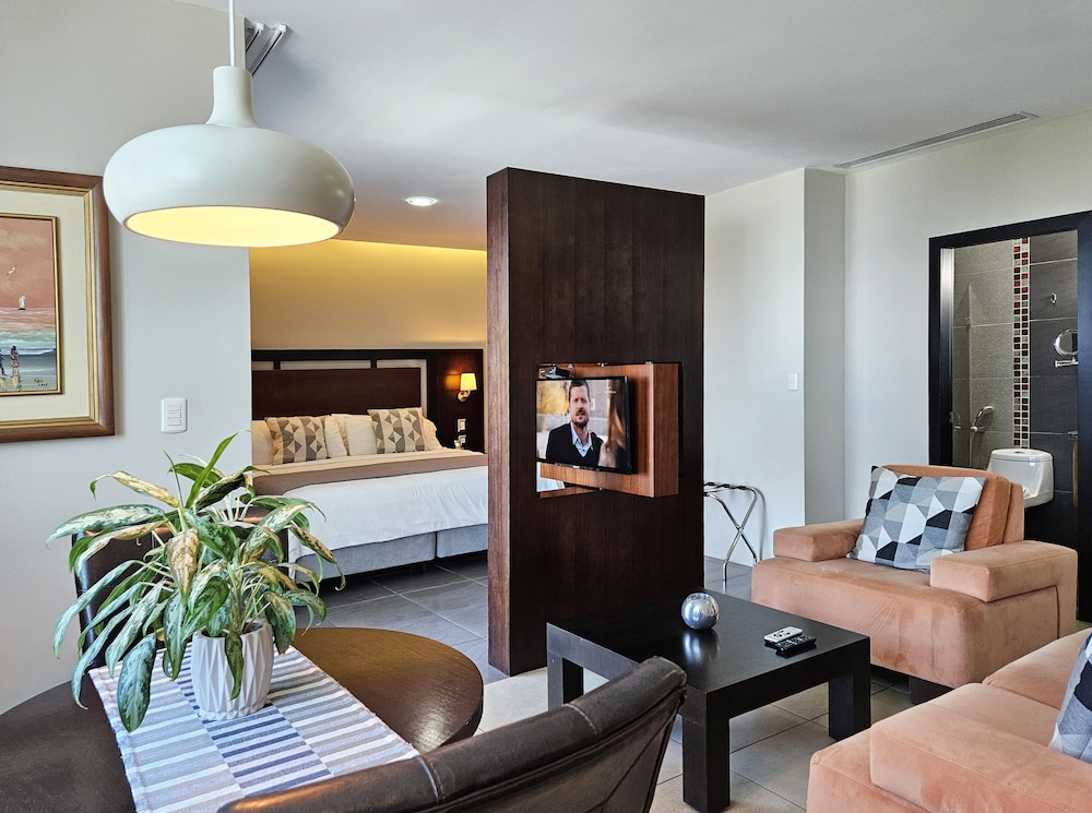 Executive Suite,Harbour View and Balcony