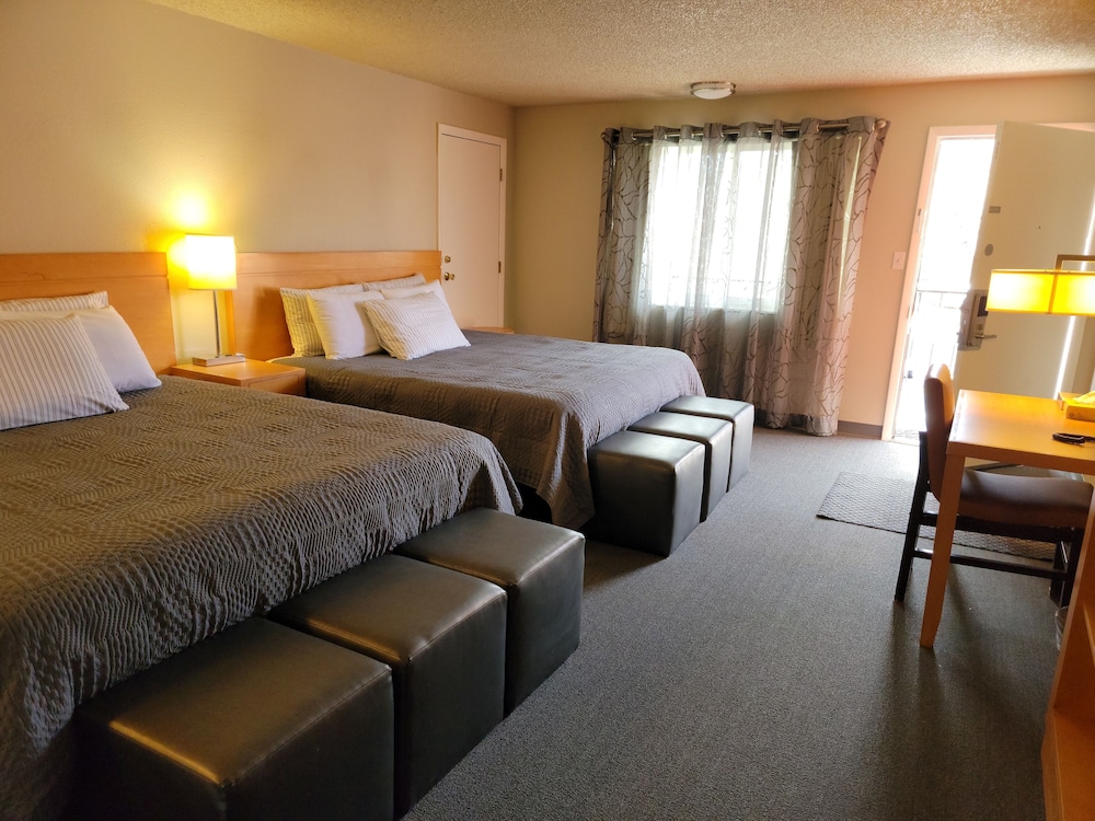 Luxury Room, Non Smoking, Mountain View (2 King Beds) photo 2