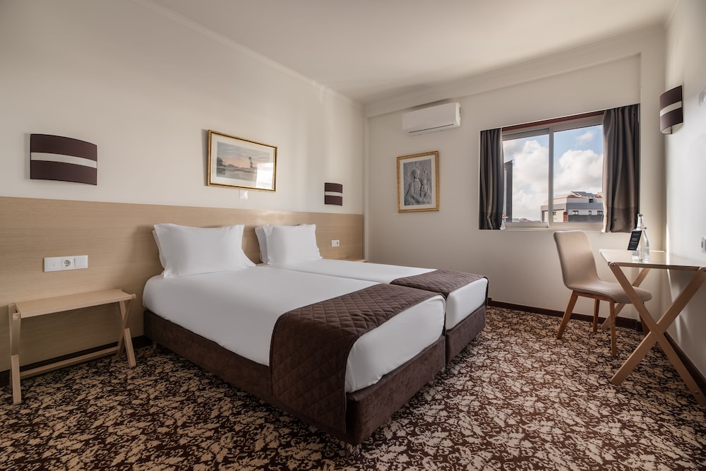 Twin Room - Photo 9