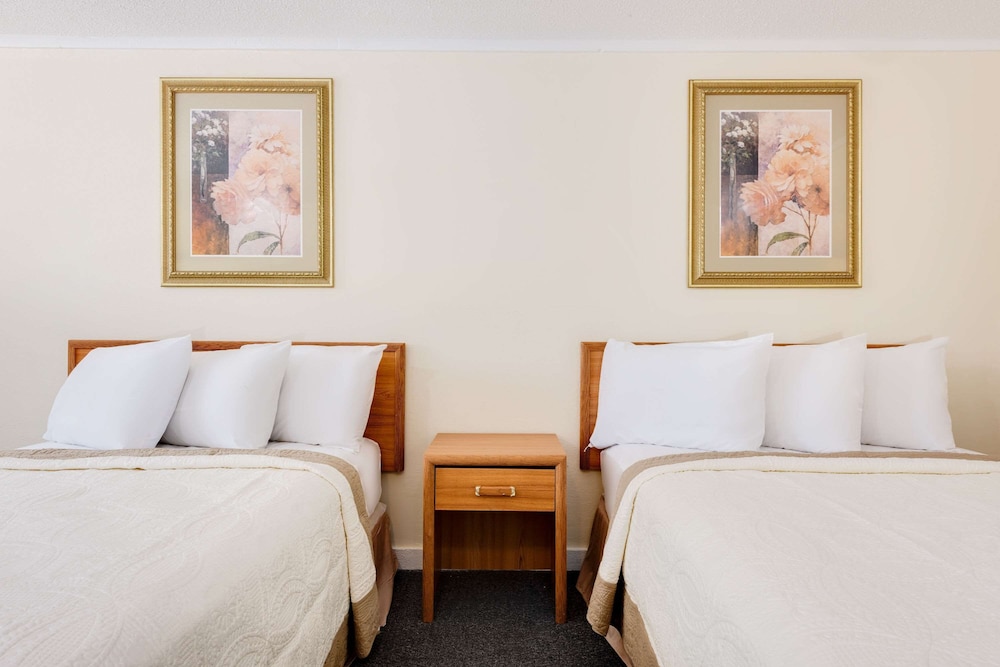 Room, 2 Double Beds - Photo 2