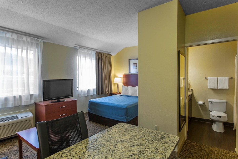 Suite, 1 Queen Bed with Sofa bed, Non Smoking - Photo 4