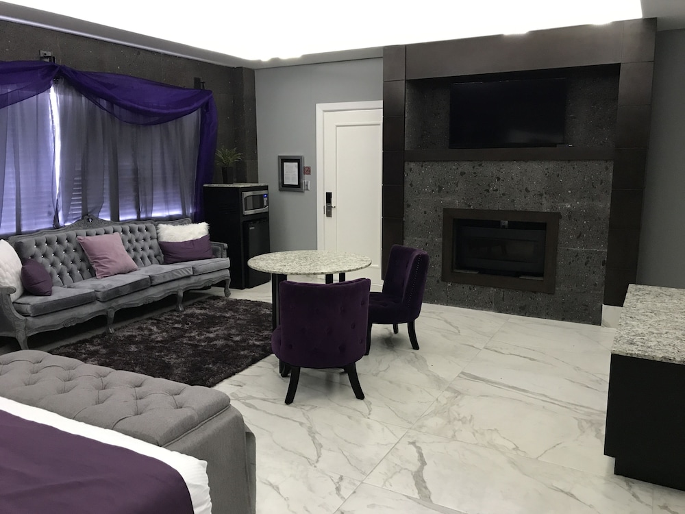 Romantic Suite, 1 King Bed, Fireplace photo 3