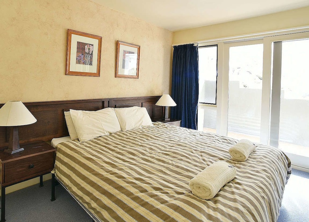 Premium Apartment, 1 Bedroom, Valley View, Slope side photo 2
