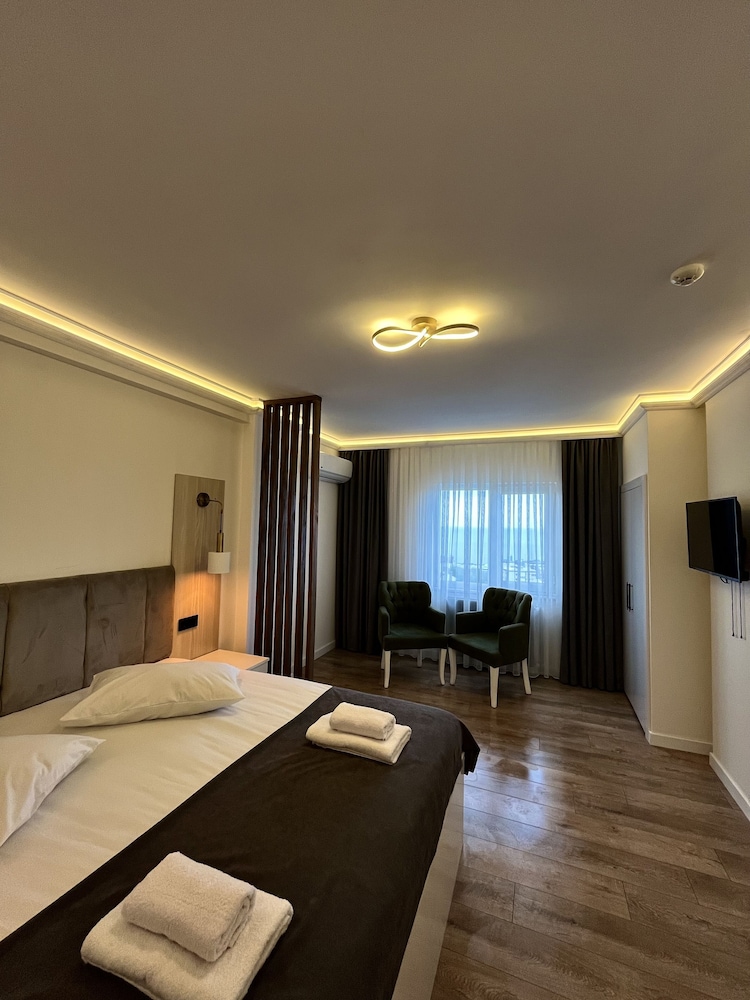 Deluxe Room, 1 Queen Bed, Sea View photo 1