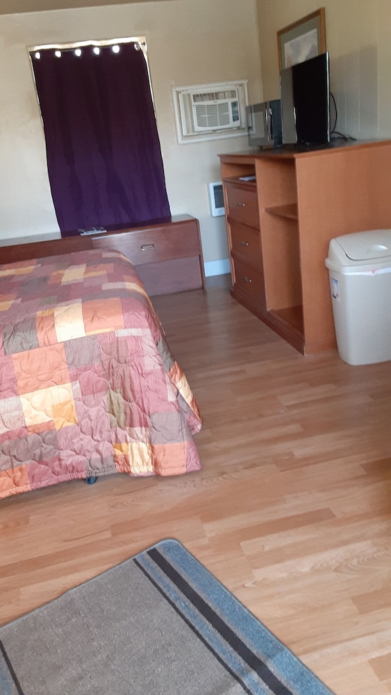 Single Room, 1 Queen Bed