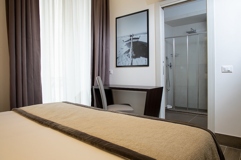 Classic Double Room, 1 Queen Bed - Photo 12