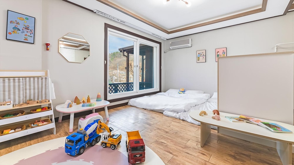 Basic Room, 1 Bedroom (Ttalgi - Kidsroom) - Photo 1